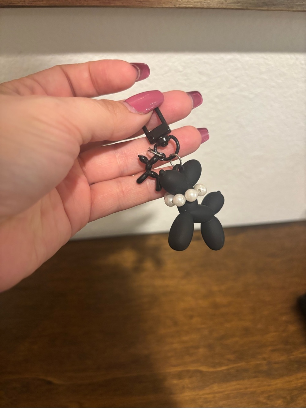 Black Balloon Dog Keychain with Faux Pearl Collar NWOT - Picture 2 of 4